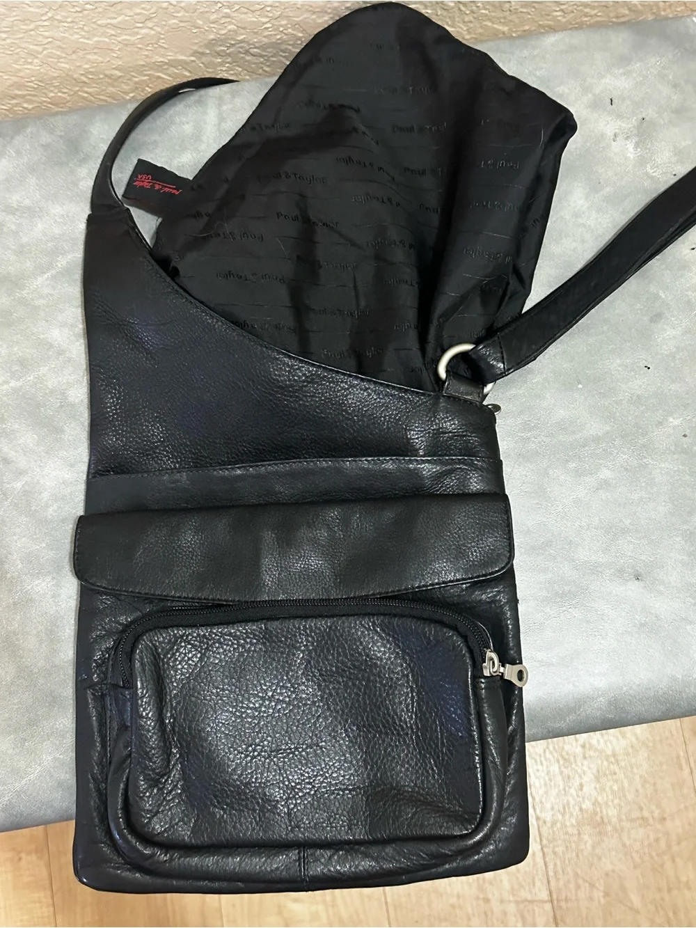 Paul & Taylor Black Leather Crossbody Shoulder Bag - Men os
